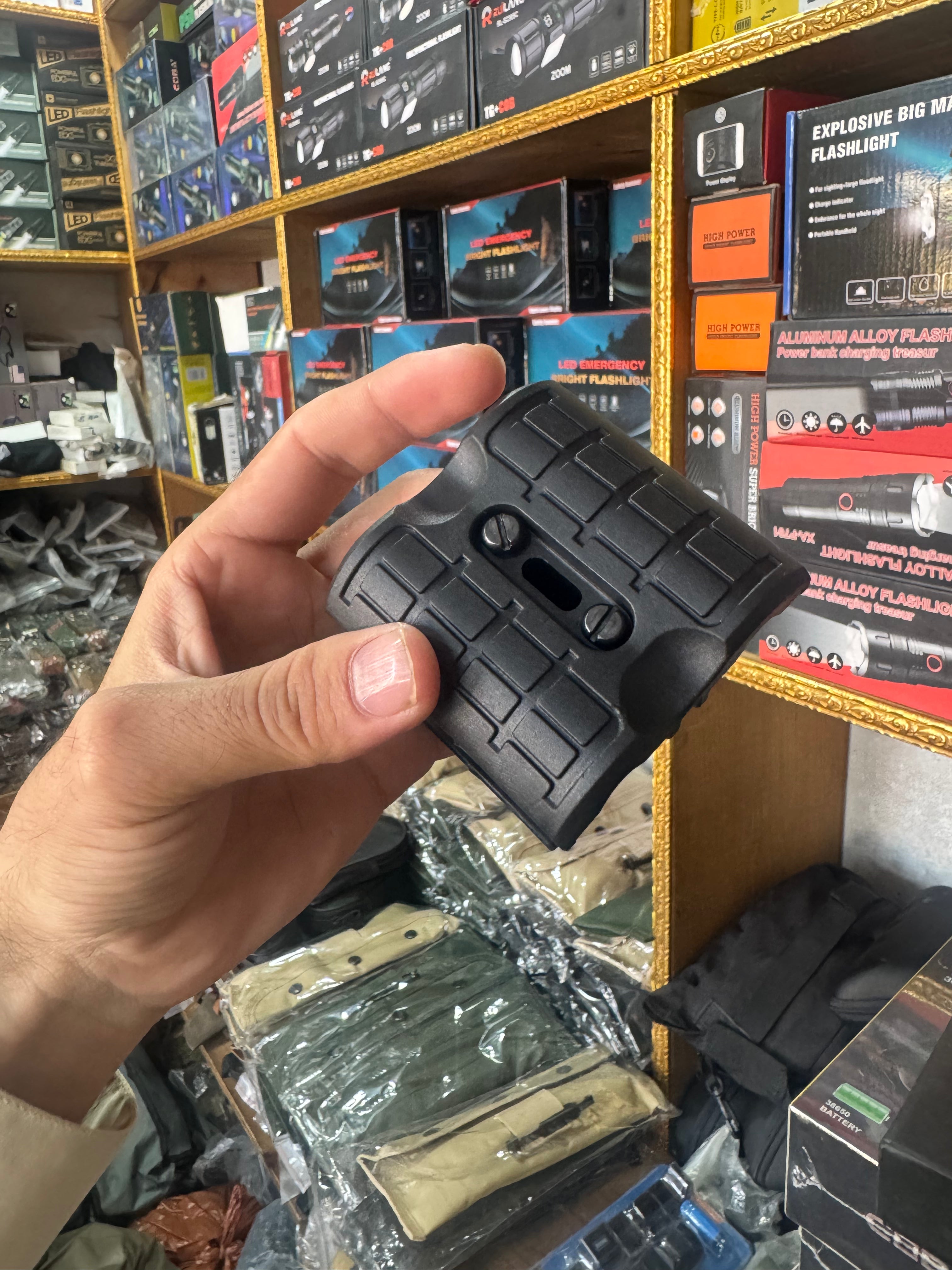 AK4-/-7 Mag Coupler